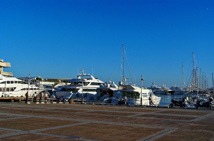 戛纳老港 Vieux Port de Cannes